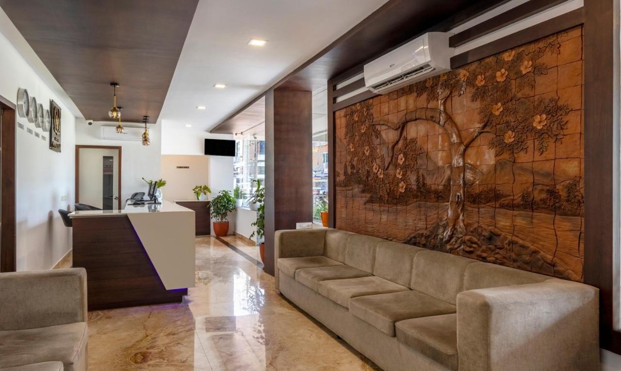 Hotel Treebo Trend Airport Avenue Plaza Cochin Airport Kochi Exterior foto